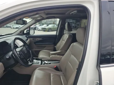 More photos of 2017 Honda Pilot Touring at Lakeway Auto Sales, TN