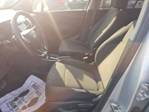 More photos of 2020 Chevrolet Trax LS at Lakeway Auto Sales, TN