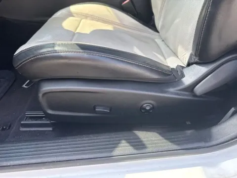 More photos of 2018 Dodge Challenger SXT at Lakeway Auto Sales, TN