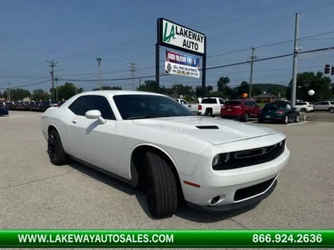 White 2018 Dodge Challenger SXT for sale in Morristown, TN
