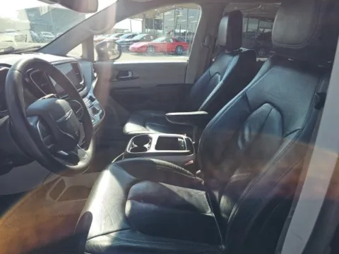 More photos of 2022 Chrysler Pacifica Touring L at Lakeway Auto Sales, TN