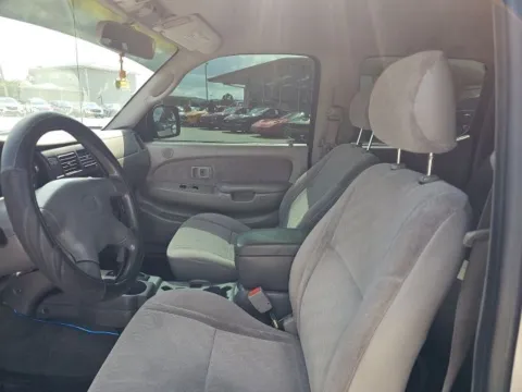 More photos of 2003 Toyota Tacoma PreRunner at Lakeway Auto Sales, TN