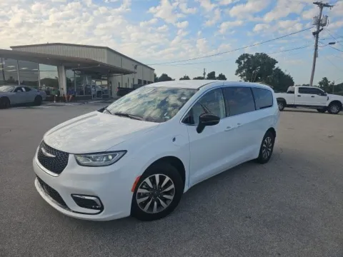 Another view of 2024 Chrysler Pacifica Hybrid Select for sale in Morristown, TN at Lakeway Auto Sales