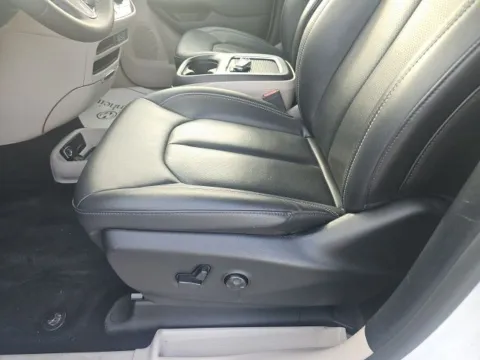 More photos of 2024 Chrysler Pacifica Hybrid Select at Lakeway Auto Sales, TN