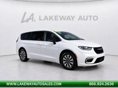 White 2024 Chrysler Pacifica Hybrid Select for sale in Morristown, TN