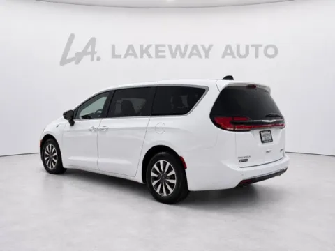 More photos of 2024 Chrysler Pacifica Hybrid Select at Lakeway Auto Sales, TN