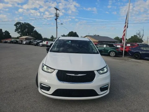 Photos of 2024 Chrysler Pacifica Hybrid Select for sale in Morristown, TN at Lakeway Auto Sales