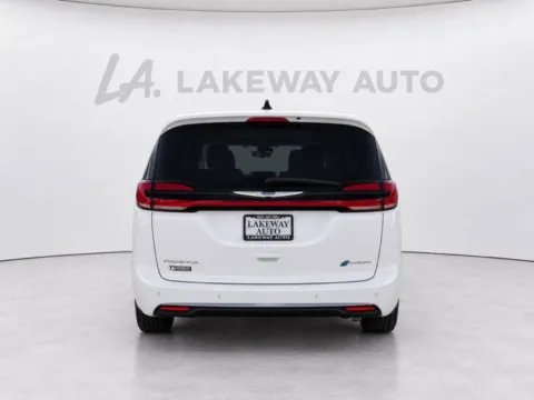 More photos of 2024 Chrysler Pacifica Hybrid Select at Lakeway Auto Sales, TN
