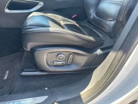More photos of 2019 Jaguar F-PACE 30t Prestige at Lakeway Auto Sales, TN