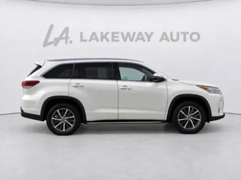Photos of 2018 Toyota Highlander XLE for sale in Morristown, TN at Lakeway Auto Sales