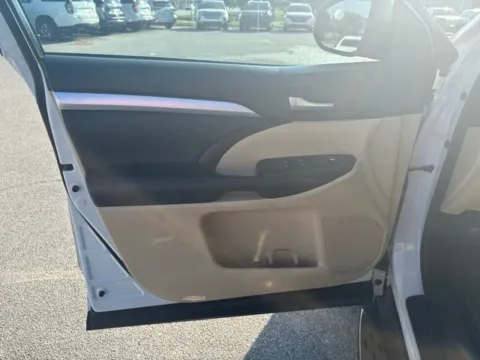 Another view of 2018 Toyota Highlander XLE for sale in Morristown, TN at Lakeway Auto Sales