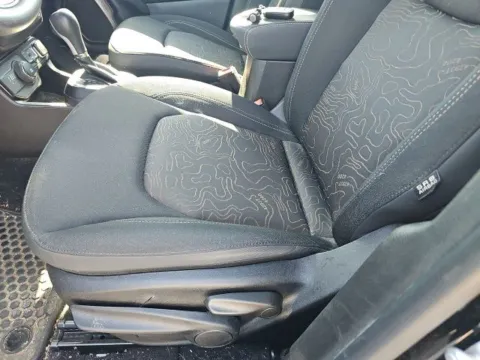 More photos of 2023 Jeep Renegade Latitude at Lakeway Auto Sales, TN