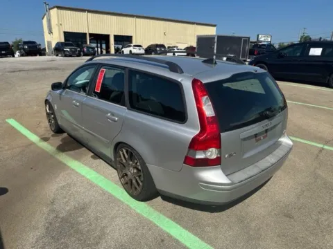 More photos of 2005 Volvo V50 T5 at Lakeway Auto Sales, TN