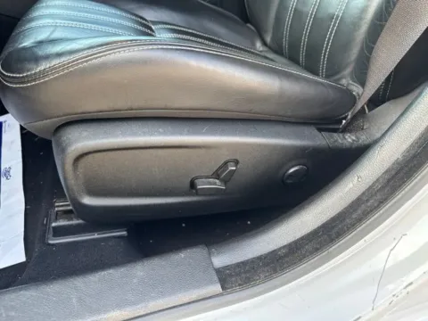 More photos of 2022 Chrysler 300 S at Lakeway Auto Sales, TN