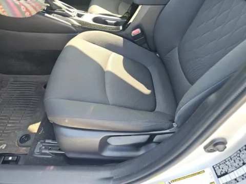 More photos of 2020 Toyota Corolla LE at Lakeway Auto Sales, TN