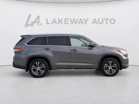 Photos of 2016 Toyota Highlander XLE V6 for sale in Morristown, TN at Lakeway Auto Sales