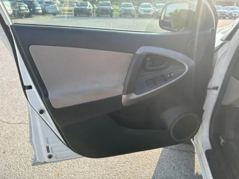 More photos of 2007 Toyota RAV4 Limited at Lakeway Auto Sales, TN