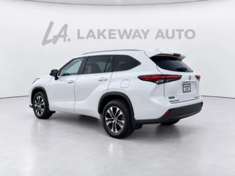 More photos of 2023 Toyota Highlander XLE at Lakeway Auto Sales, TN