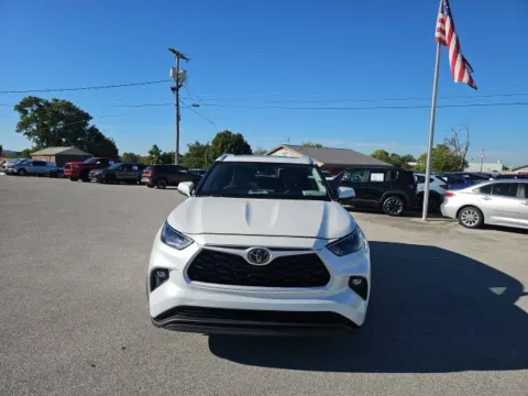 Photos of 2023 Toyota Highlander XLE for sale in Morristown, TN at Lakeway Auto Sales