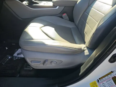 More photos of 2023 Toyota Highlander XLE at Lakeway Auto Sales, TN