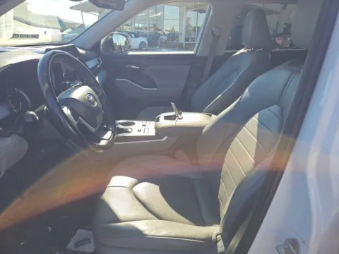 More photos of 2023 Toyota Highlander XLE at Lakeway Auto Sales, TN