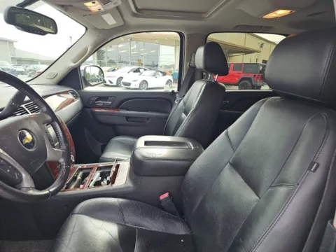 More photos of 2011 Chevrolet Suburban 1500 LTZ at Lakeway Auto Sales, TN