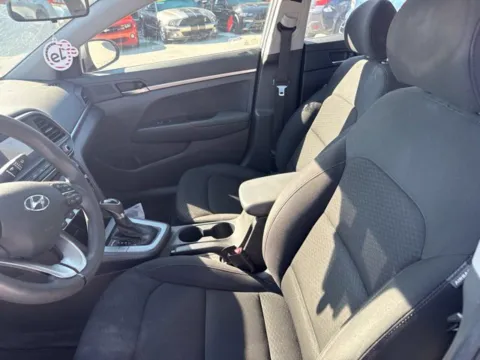 More photos of 2020 Hyundai Elantra SE at Lakeway Auto Sales, TN