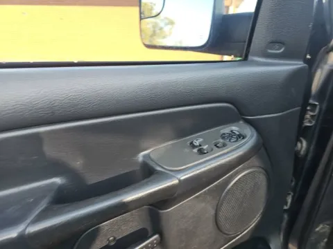 More photos of 2004 Dodge Ram 1500 SLT at Lakeway Auto Sales, TN
