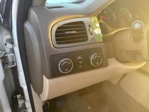 More photos of 2009 Chevrolet Suburban 1500 LTZ at Lakeway Auto Sales, TN
