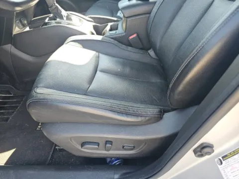 More photos of 2017 Nissan Rogue Sport SL at Lakeway Auto Sales, TN