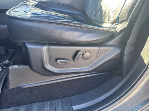 More photos of 2019 Ford F-150 XLT at Lakeway Auto Sales, TN