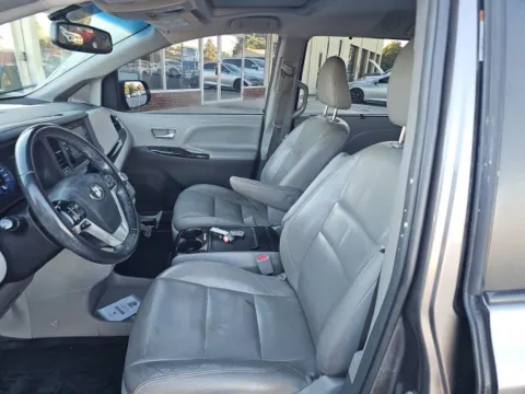 More photos of 2017 Toyota Sienna XLE at Lakeway Auto Sales, TN