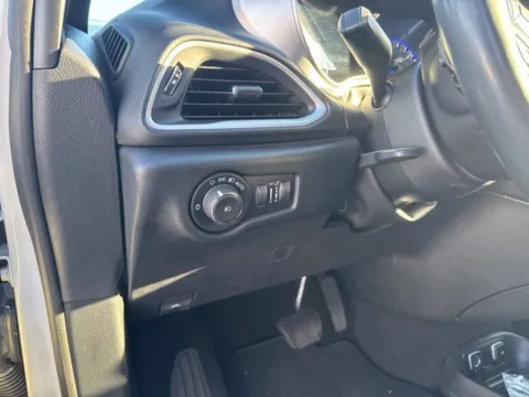 More photos of 2020 Chrysler Pacifica Touring L at Lakeway Auto Sales, TN