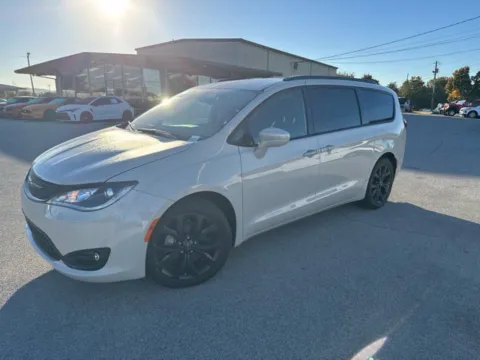 Photos of 2020 Chrysler Pacifica Touring L for sale in Morristown, TN at Lakeway Auto Sales