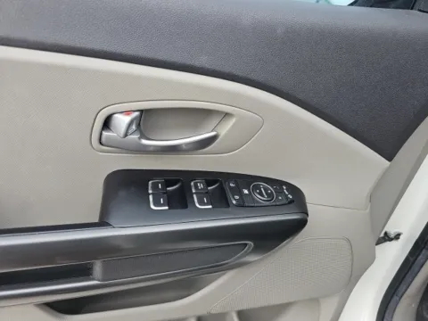 More photos of 2018 Kia Sedona LX at Lakeway Auto Sales, TN