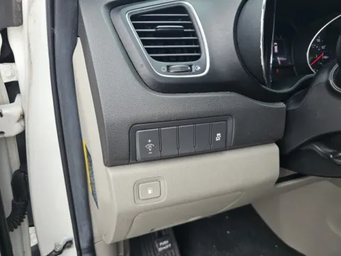 More photos of 2018 Kia Sedona LX at Lakeway Auto Sales, TN