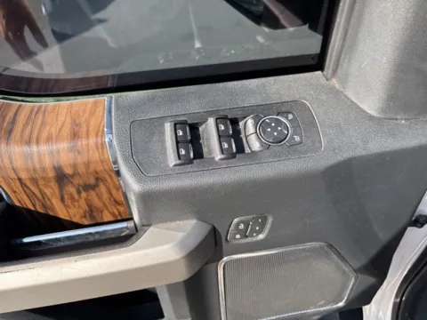 More photos of 2019 Ford F-150 Lariat at Lakeway Auto Sales, TN