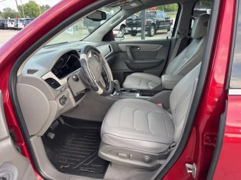 More photos of 2014 Chevrolet Traverse 2LT at Lakeway Auto Sales, TN
