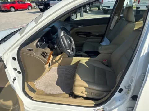 More photos of 2010 Honda Accord EX-L at Lakeway Auto Sales, TN