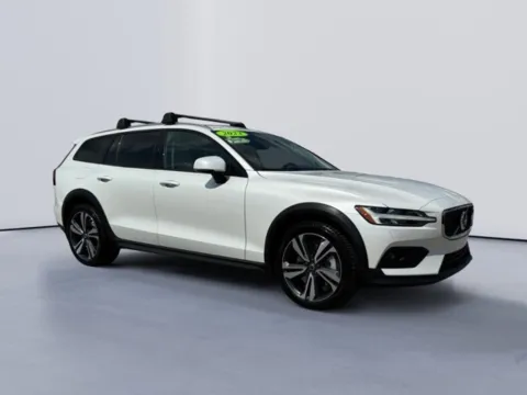More photos of 2023 Volvo V60 Cross Country B5 Plus at Lakeway Auto Sales, TN