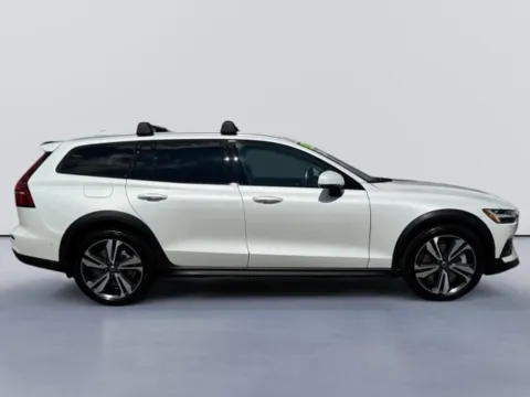 More photos of 2023 Volvo V60 Cross Country B5 Plus at Lakeway Auto Sales, TN