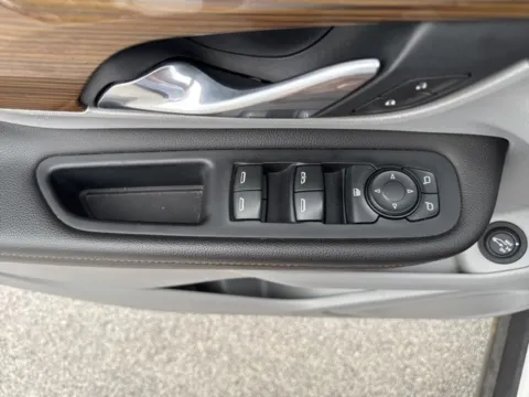 More photos of 2020 GMC Terrain SLE at Lakeway Auto Sales, TN
