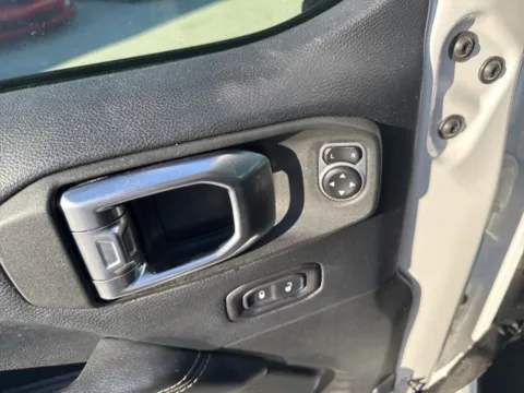 More photos of 2018 Jeep Wrangler Unlimited Sahara at Lakeway Auto Sales, TN