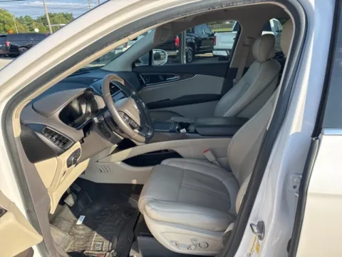 More photos of 2019 Lincoln Nautilus Reserve at Lakeway Auto Sales, TN