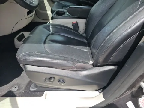 Another view of 2022 Chrysler Pacifica Touring L for sale in Morristown, TN at Lakeway Auto Sales