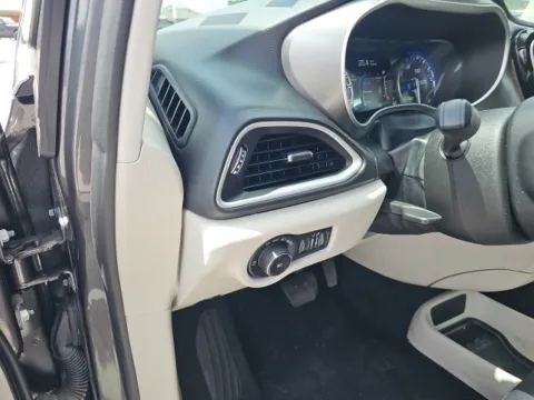 More photos of 2022 Chrysler Pacifica Touring L at Lakeway Auto Sales, TN