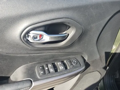 More photos of 2020 Jeep Cherokee Latitude Plus at Lakeway Auto Sales, TN