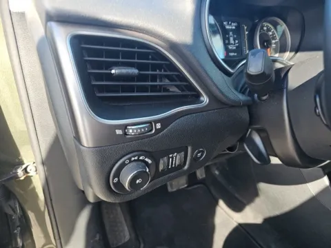 More photos of 2020 Jeep Cherokee Latitude Plus at Lakeway Auto Sales, TN