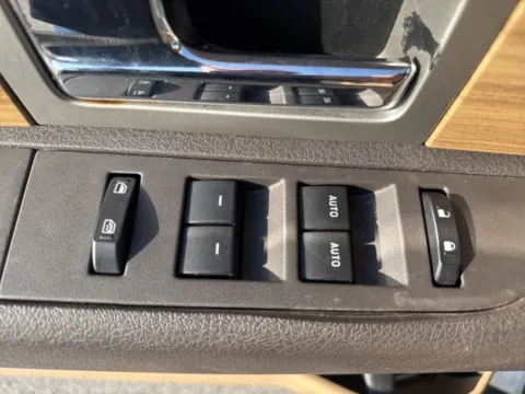 More photos of 2011 Ford F-150 Lariat at Lakeway Auto Sales, TN