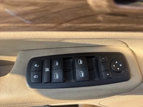 More photos of 2011 Jeep Grand Cherokee Overland at Lakeway Auto Sales, TN